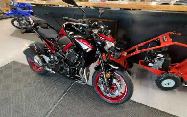 2024 Kawasaki Z900 ABS Candy Persimmon Red/Ebony