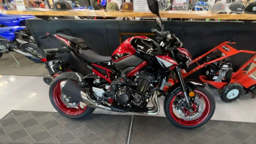 2024 Kawasaki Z900 ABS Candy Persimmon Red/Ebony