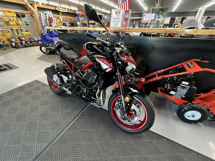 2024 Kawasaki Z900 ABS Candy Persimmon Red/Ebony