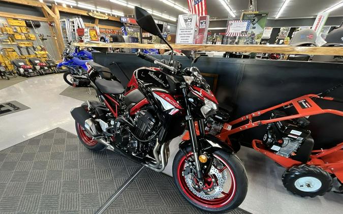 2024 Kawasaki Z900 ABS Candy Persimmon Red/Ebony