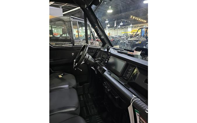 2026 Can-Am SSV DEF XTCAB 65 HD11 BK HB 26 XT CAB HD11