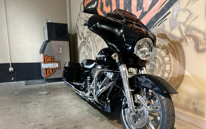 FLHXS 2017 Street Glide® Special