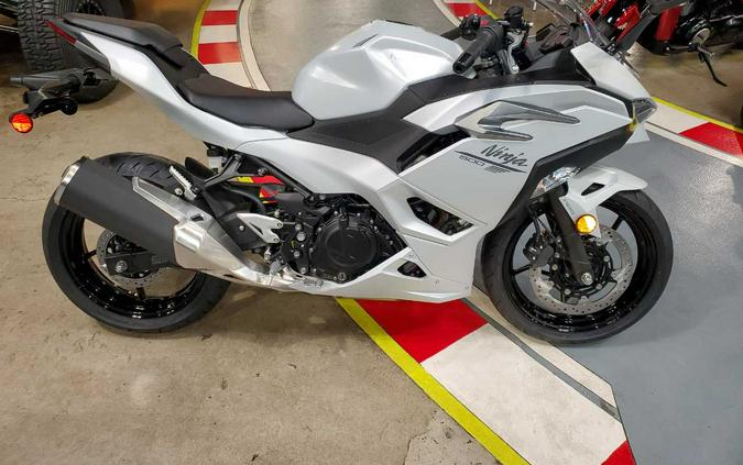 2024 Kawasaki Ninja 500 Review [14 Fast Facts]