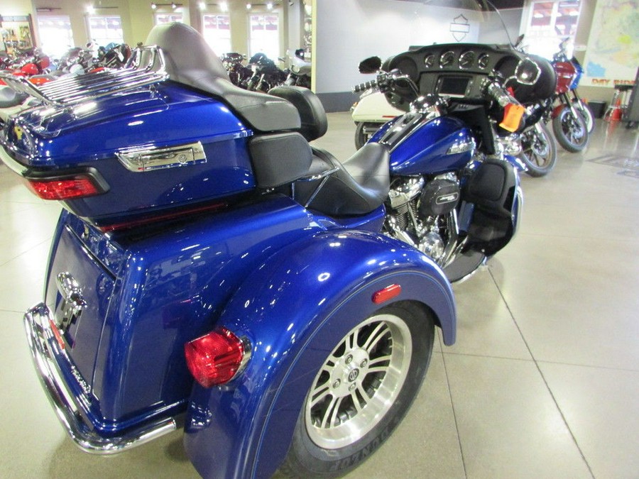 2017 Harley-Davidson® FLHTCUTG - Tri Glide® Ultra