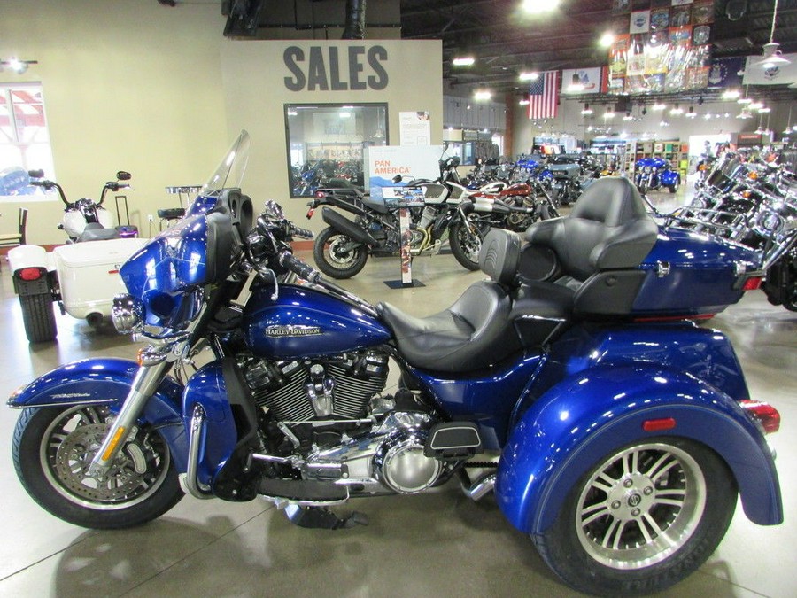 2017 Harley-Davidson® FLHTCUTG - Tri Glide® Ultra
