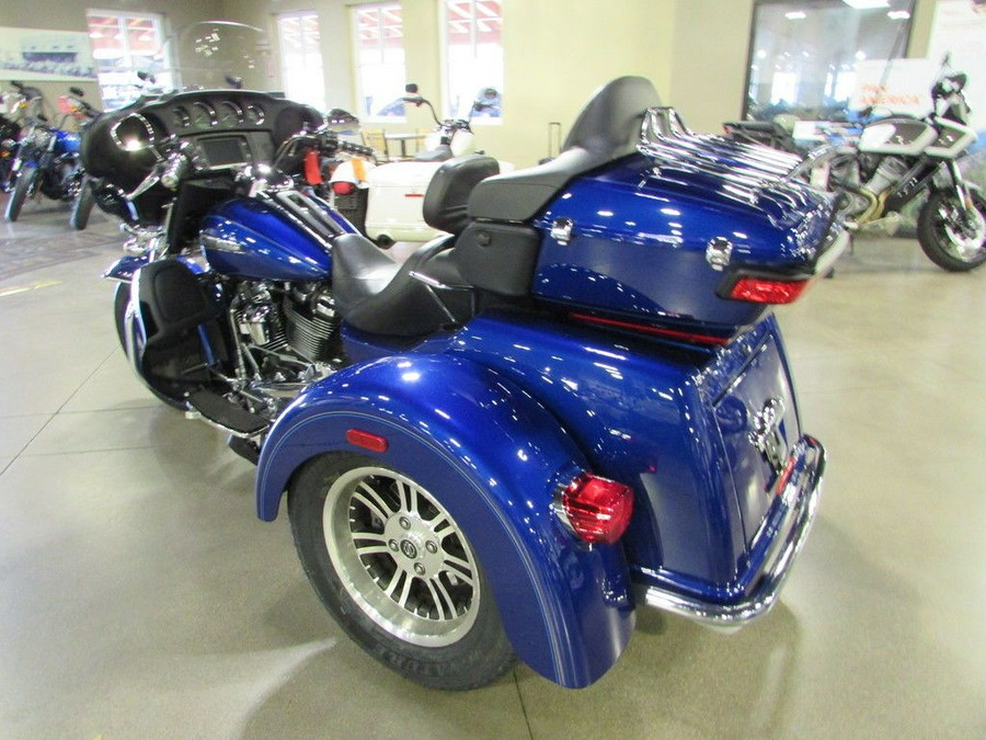 2017 Harley-Davidson® FLHTCUTG - Tri Glide® Ultra