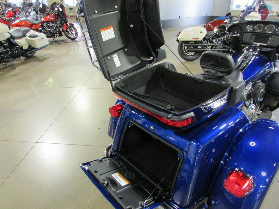 2017 Harley-Davidson® FLHTCUTG - Tri Glide® Ultra