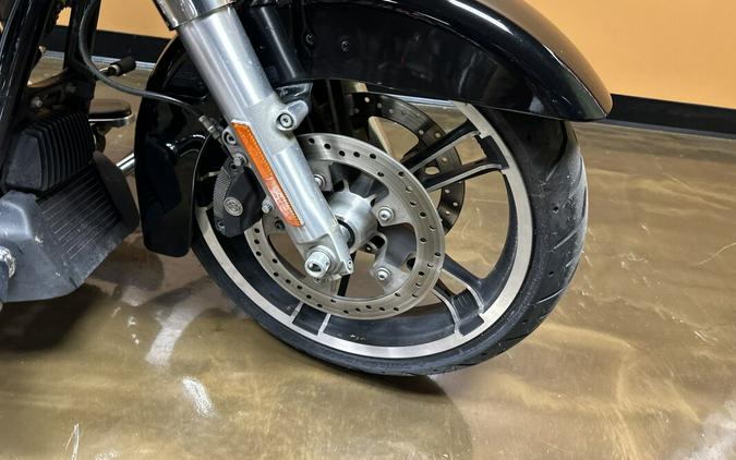 FLHX 2018 Street Glide®