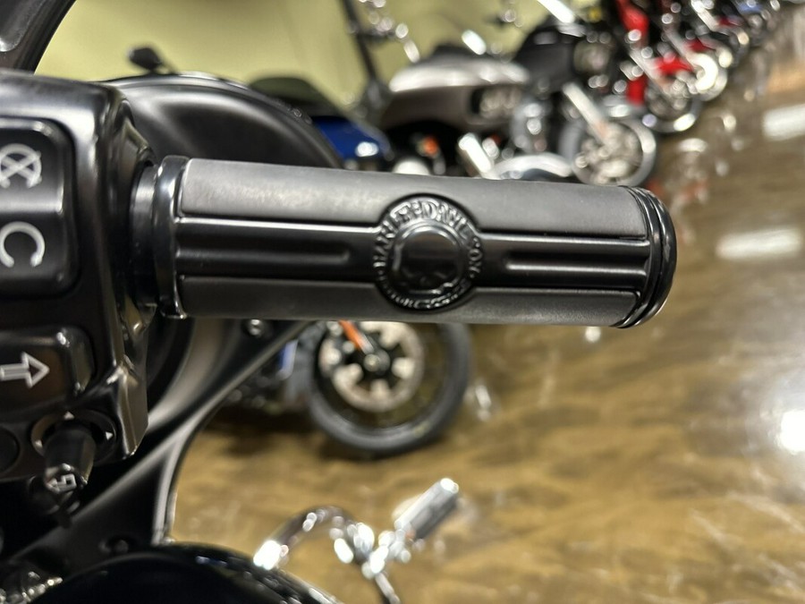 FLHX 2018 Street Glide®