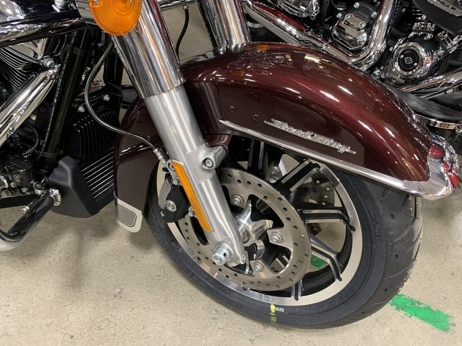 Harley-Davidson® Road King® 2018 FLHR Twisted Cherry