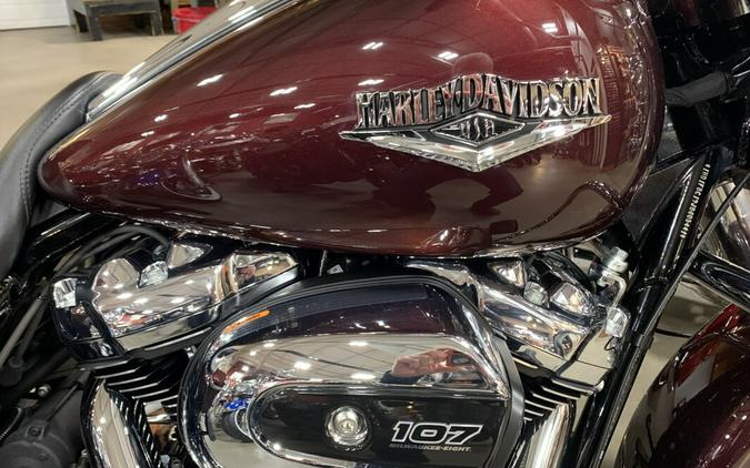 Harley-Davidson® Road King® 2018 FLHR Twisted Cherry