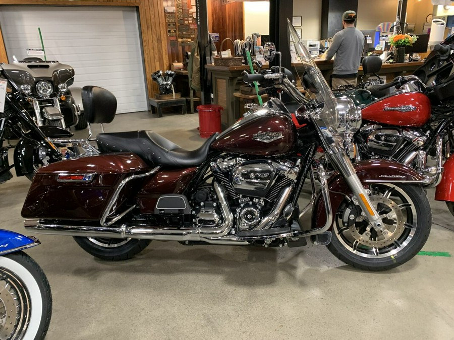 Harley-Davidson® Road King® 2018 FLHR Twisted Cherry