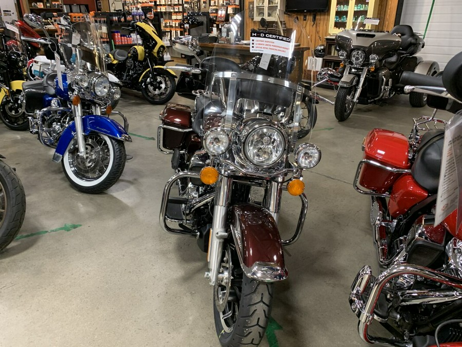 Harley-Davidson® Road King® 2018 FLHR Twisted Cherry