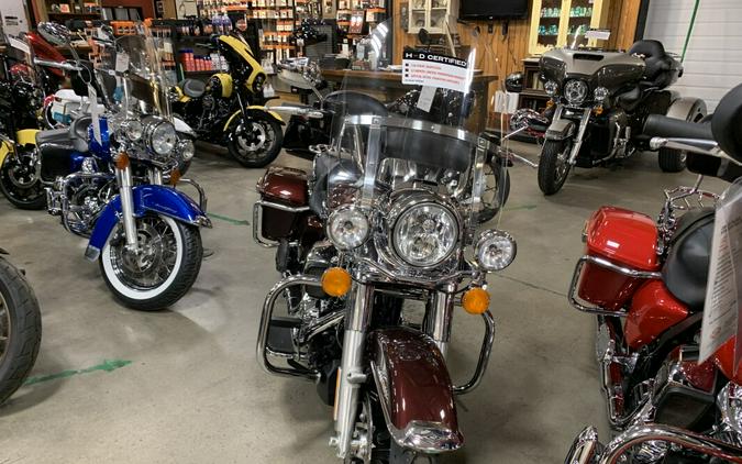 Harley-Davidson® Road King® 2018 FLHR Twisted Cherry