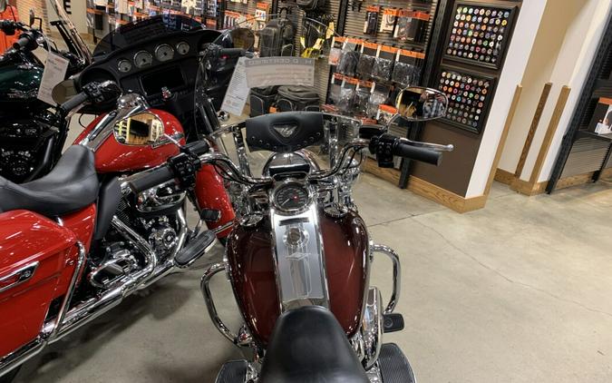 Harley-Davidson® Road King® 2018 FLHR Twisted Cherry