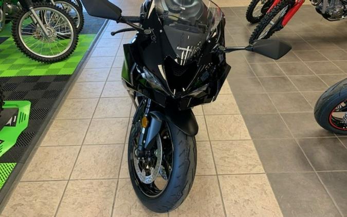 2024 Kawasaki Ninja® ZX™-6R Metallic Flat Spark Black/Ebony