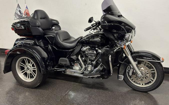 2017 Harley-Davidson® FLHTCUTG - Tri Glide® Ultra