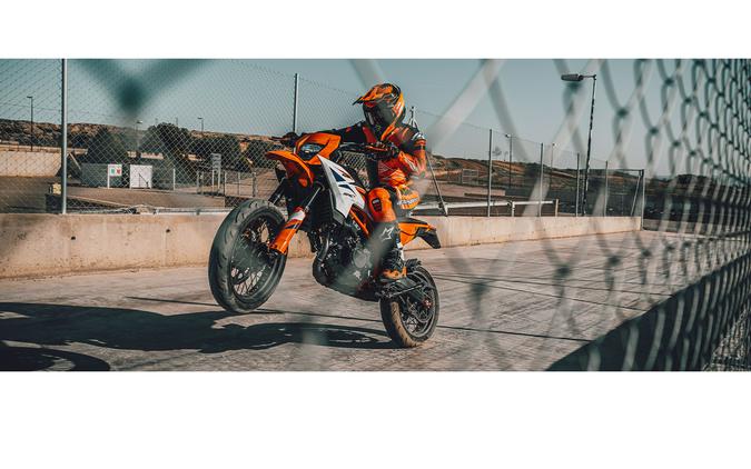 2026 KTM 390 SMC R