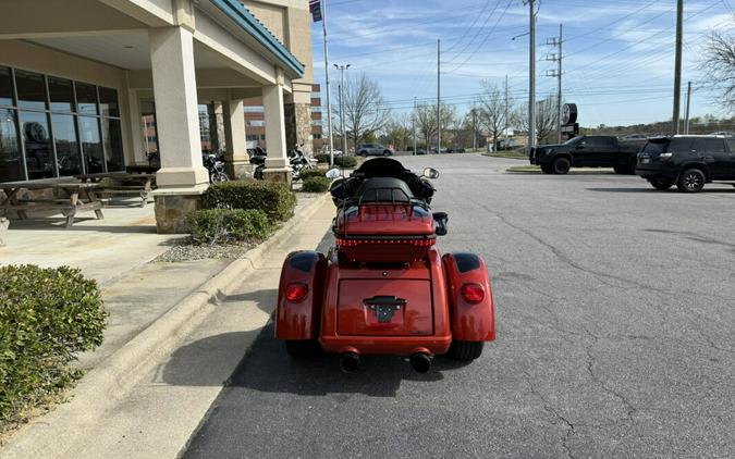 2025 Harley-Davidson® Tri Glide® Ultra Whiskey Fire / Vivid Black