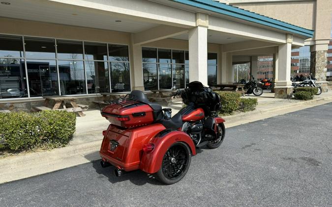 2025 Harley-Davidson® Tri Glide® Ultra Whiskey Fire / Vivid Black