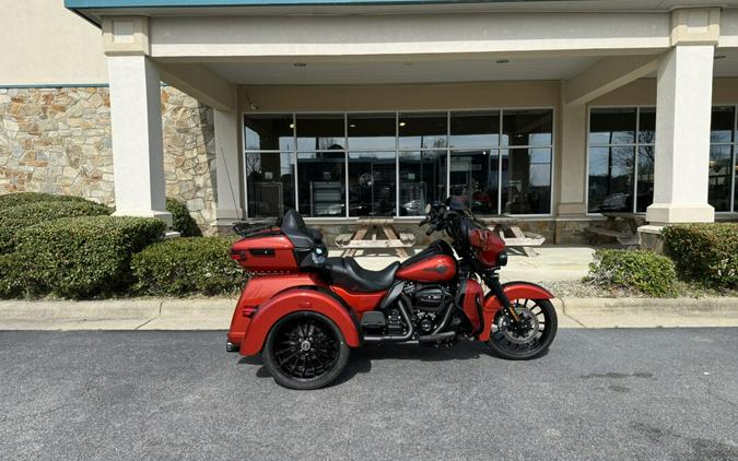 2025 Harley-Davidson® Tri Glide® Ultra Whiskey Fire / Vivid Black