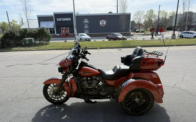 2025 Harley-Davidson® Tri Glide® Ultra Whiskey Fire / Vivid Black