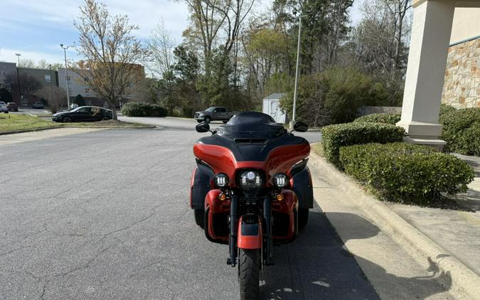 2025 Harley-Davidson® Tri Glide® Ultra Whiskey Fire / Vivid Black