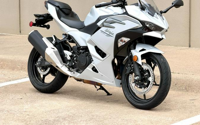 2025 Kawasaki Ninja® 500 ABS