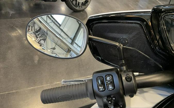 2025 Indian Chieftain PowerPlus Dark Horse w/PowerBand Audio