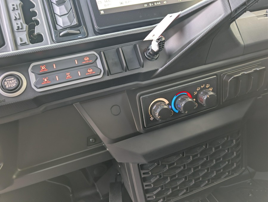 2026 Can-Am DEFENDER MAX XT CAB H11