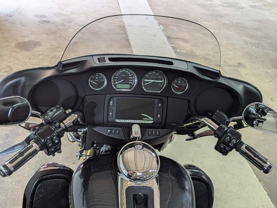 2015 Harley-Davidson Tri Glide Ultra Black Magic