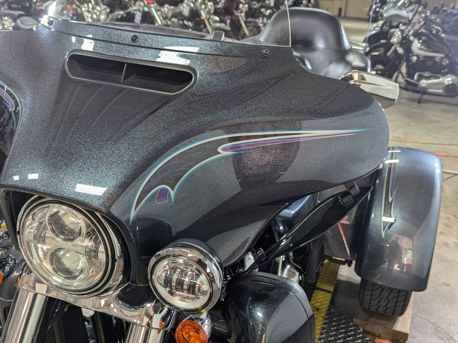 2015 Harley-Davidson Tri Glide Ultra Black Magic