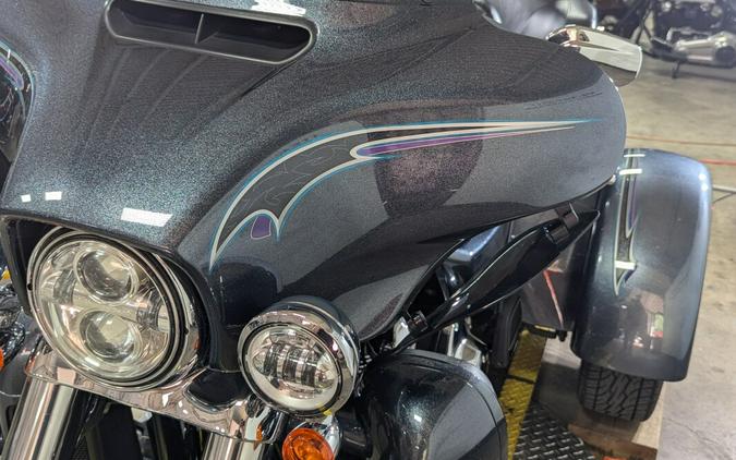 2015 Harley-Davidson Tri Glide Ultra Black Magic