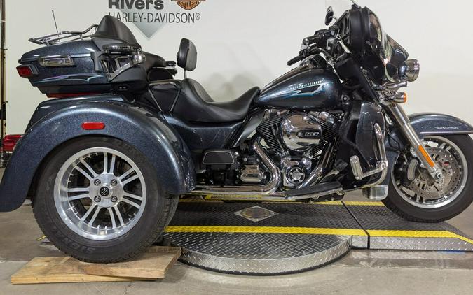 2015 Harley-Davidson Tri Glide Ultra Black Magic