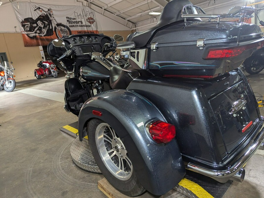 2015 Harley-Davidson Tri Glide Ultra Black Magic