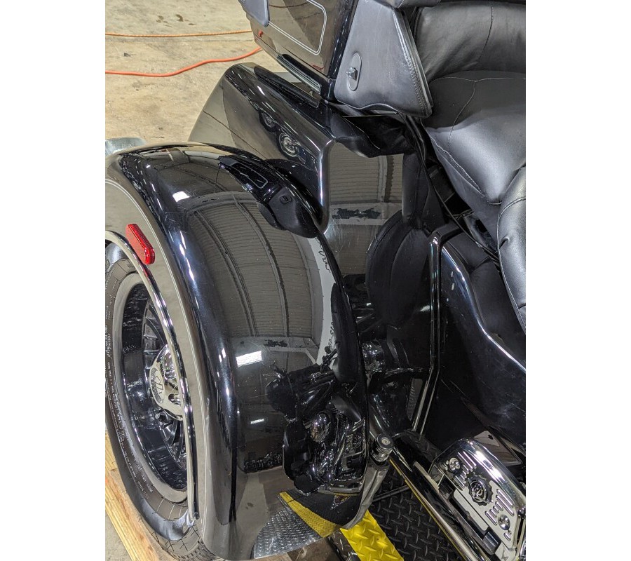 2013 Harley-Davidson Tri Glide® Ultra Classic® Anniversary Edition Vivid Black (Black Fi