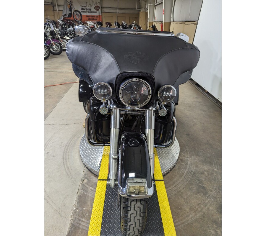 2013 Harley-Davidson Tri Glide® Ultra Classic® Anniversary Edition Vivid Black (Black Fi