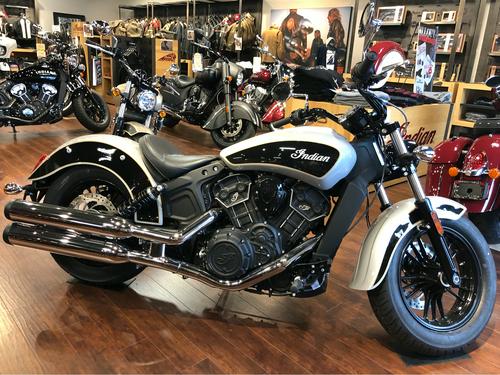 2019 Indian Scout Bobber vs. Triumph Bonneville Bobber Black: Comparison Review