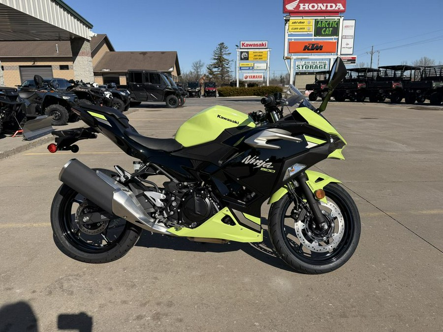2026 Kawasaki Ninja® 500