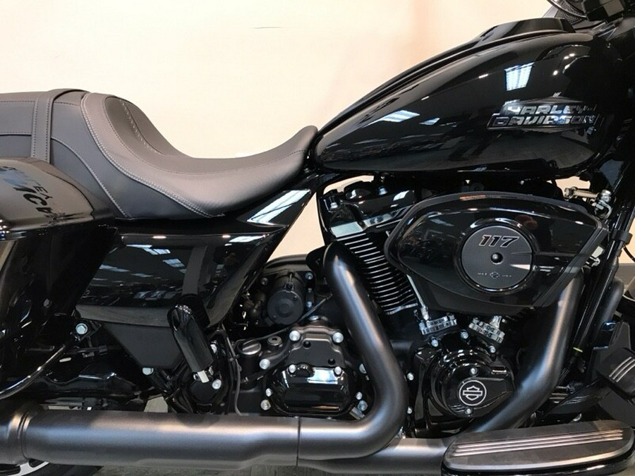 2024 Harley-Davidson Road Glide® Vivid Black (Black Finish w/Cast Wheels) FLTRX