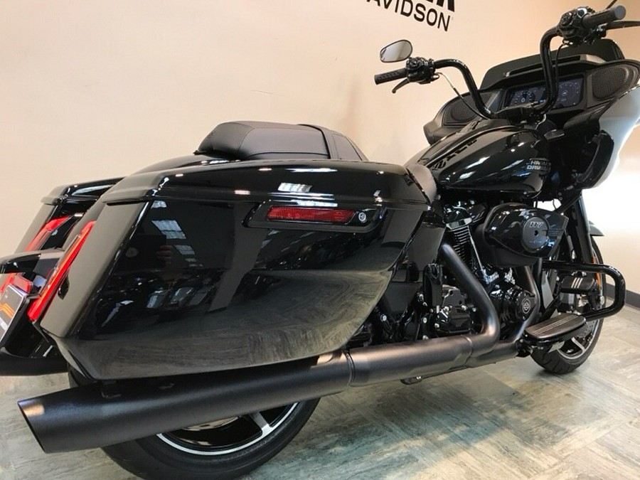 2024 Harley-Davidson Road Glide® Vivid Black (Black Finish w/Cast Wheels) FLTRX