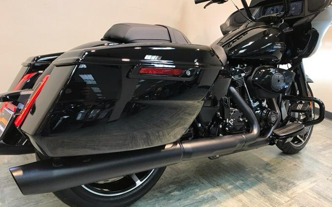 2024 Harley-Davidson Road Glide® Vivid Black (Black Finish w/Cast Wheels) FLTRX