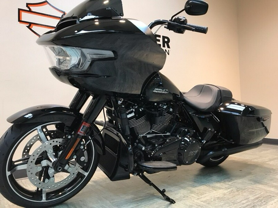 2024 Harley-Davidson Road Glide® Vivid Black (Black Finish w/Cast Wheels) FLTRX