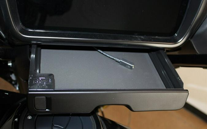 Harley-Davidson Street Glide® 2024 FLHX 84439860 VIVID BLACK