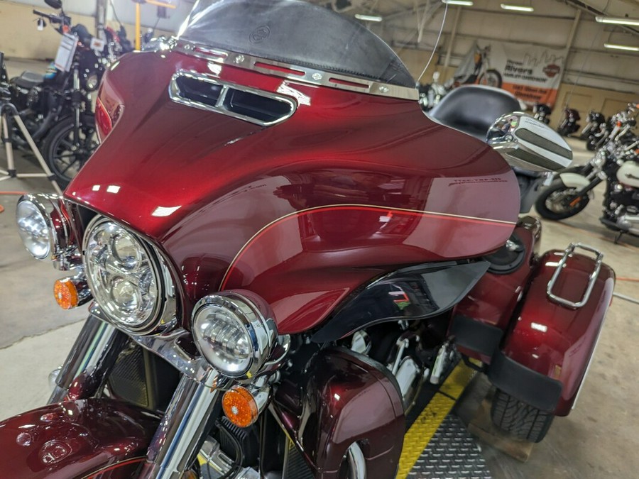 2016 Harley-Davidson Tri Glide Ultra Two-Tone Mysterious Red Sunglo/Velocity