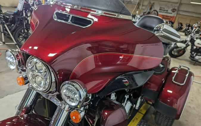 2016 Harley-Davidson Tri Glide Ultra Two-Tone Mysterious Red Sunglo/Velocity