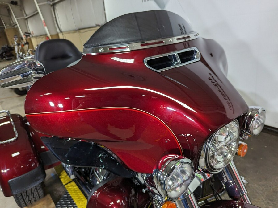 2016 Harley-Davidson Tri Glide Ultra Two-Tone Mysterious Red Sunglo/Velocity