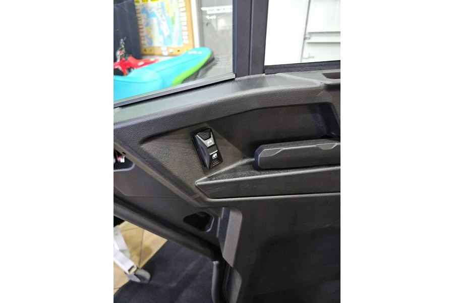 2026 Can-Am SSV DEF XTCAB 65 HD11 CA HB 26 XT CAB HD11