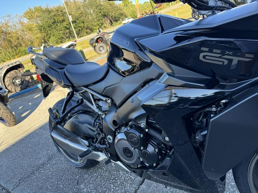 2024 Suzuki GSX-S1000GT Plus