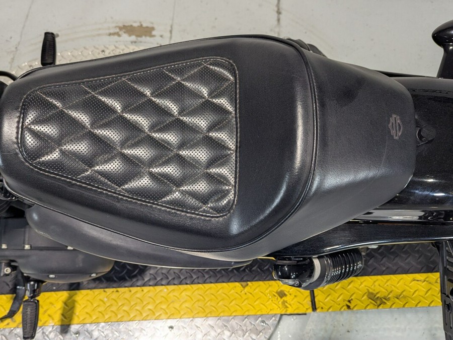 2018 Harley-Davidson® Iron 1200™ Vivid Black